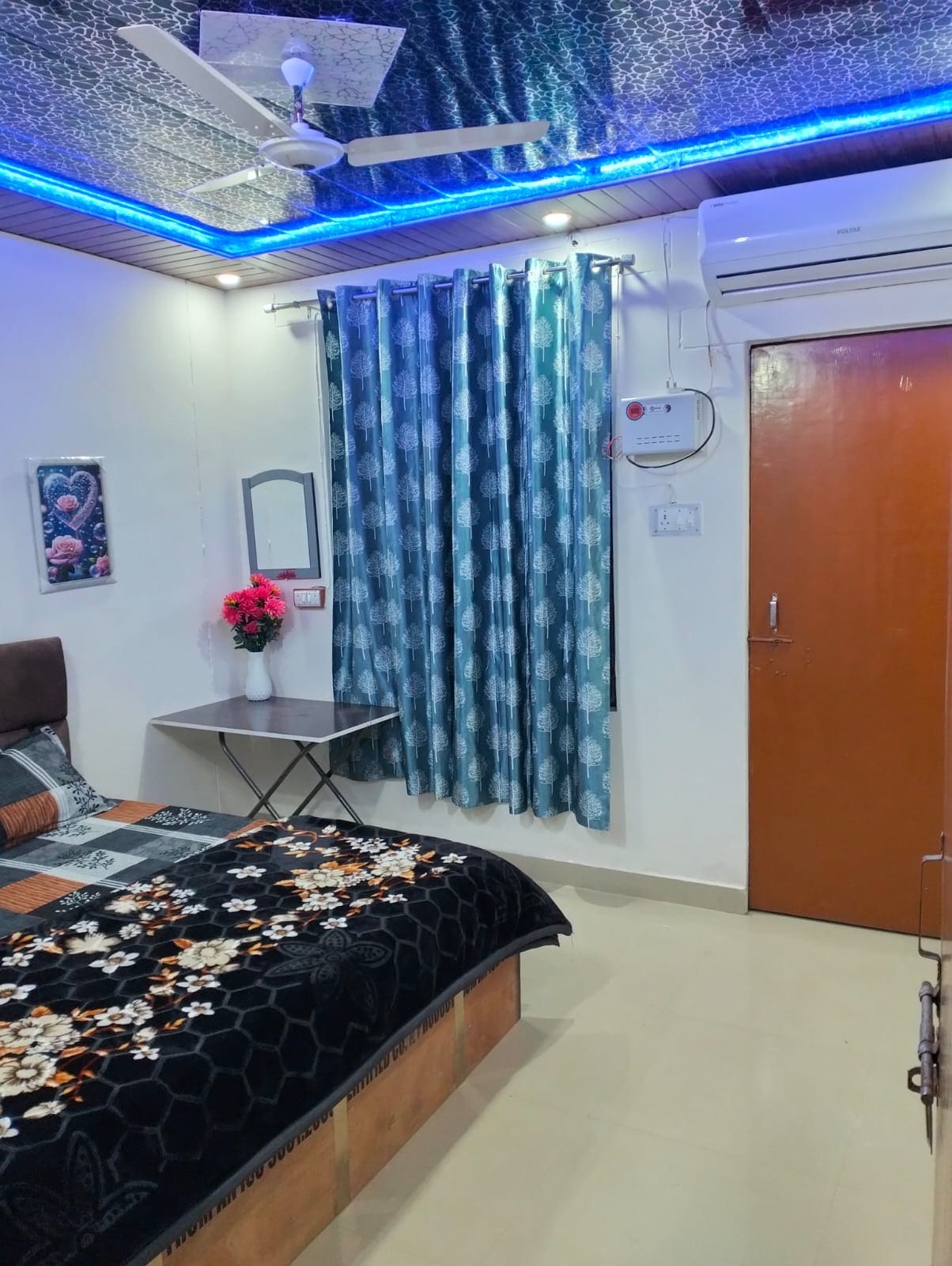 SHIVA HOME STAY - Tap to explore photos