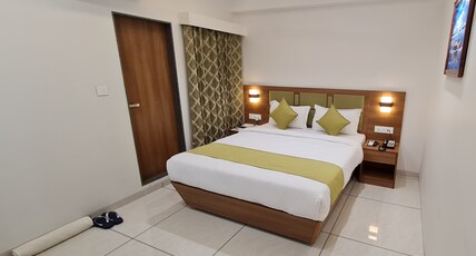 HOTEL DARSHAN POR Room Type - SILVER(Unmarried couple is not allowed)