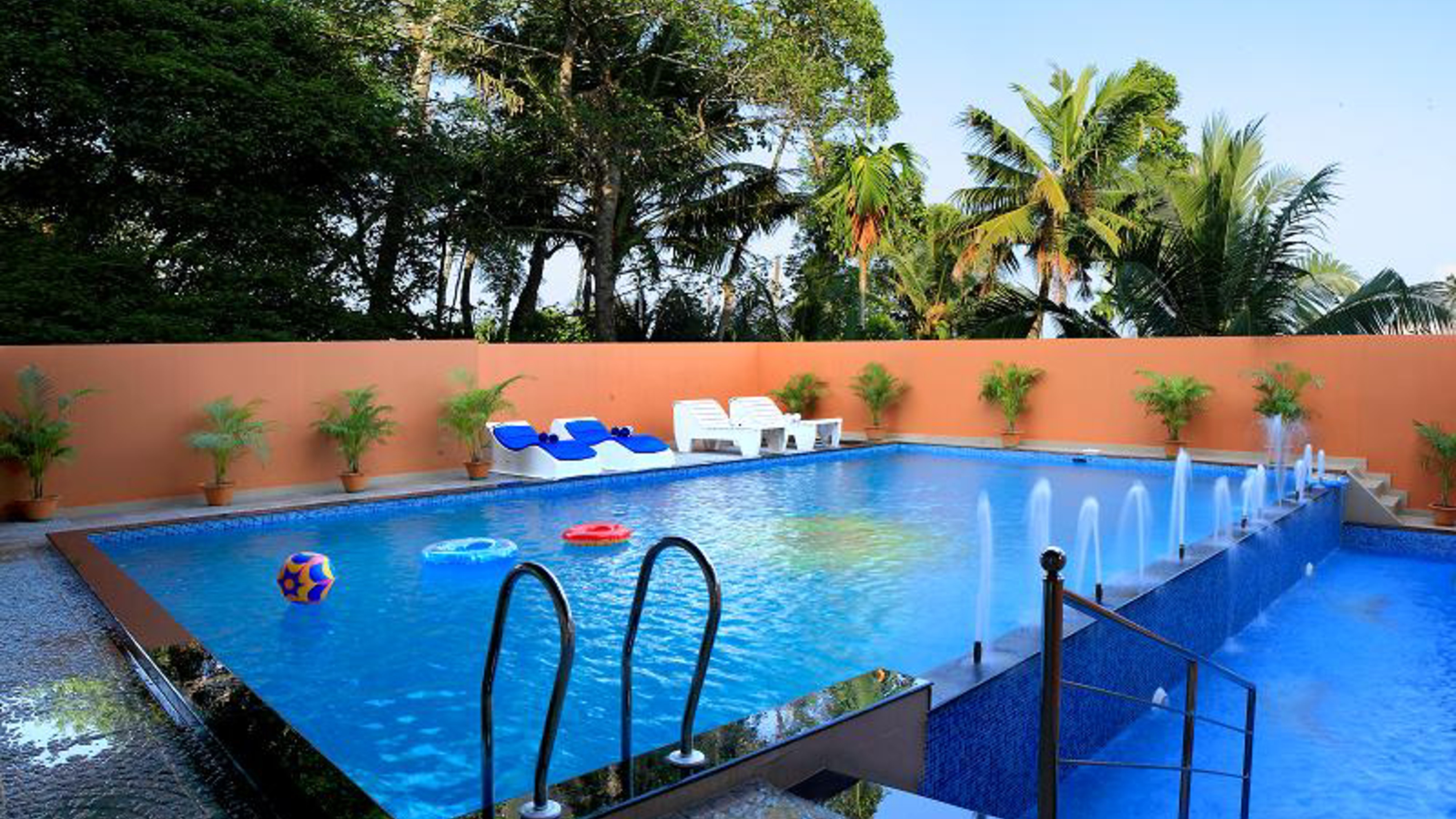 Haveli Backwater Resorts - Tap to explore photos