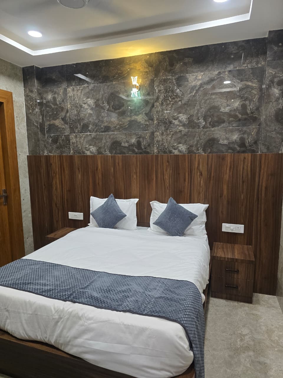 Hotel Shree Vrindavan Inn - Tap to explore photos