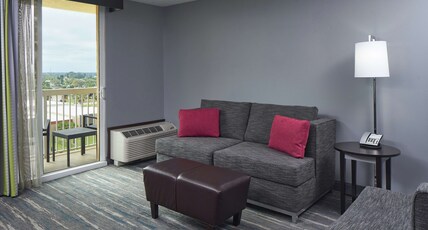 Hampton Inn by Hilton Daytona Beach/Beachfront Room Type - 2QNS BLCNY CTYVW STUDIO NS