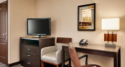 Holiday Inn Express Hotel & Suites Butte Room Type - 2 Queen Beds Standard Comm Accessible Tub