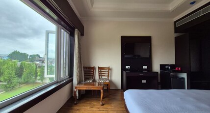 Hotel Kashmir Residency Room Type - Superior Room Garden View