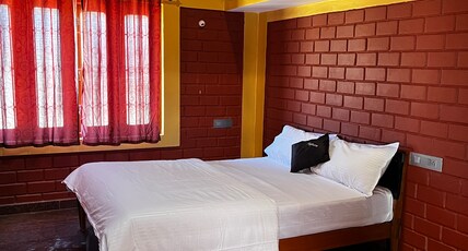 Mountain Mist by Tripture - Room in a Lakefront Villa Room Type - Bedroom 4