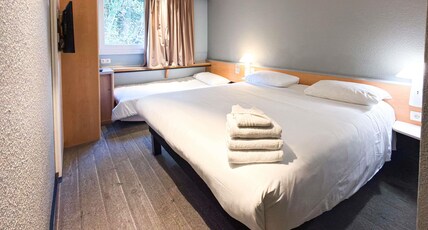 ibis Rennes Cesson Room Type - Room with 1 double bed and 1 single bed ibis Rennes Cesson Room Type - Room with 1 double bed and 1 single bed