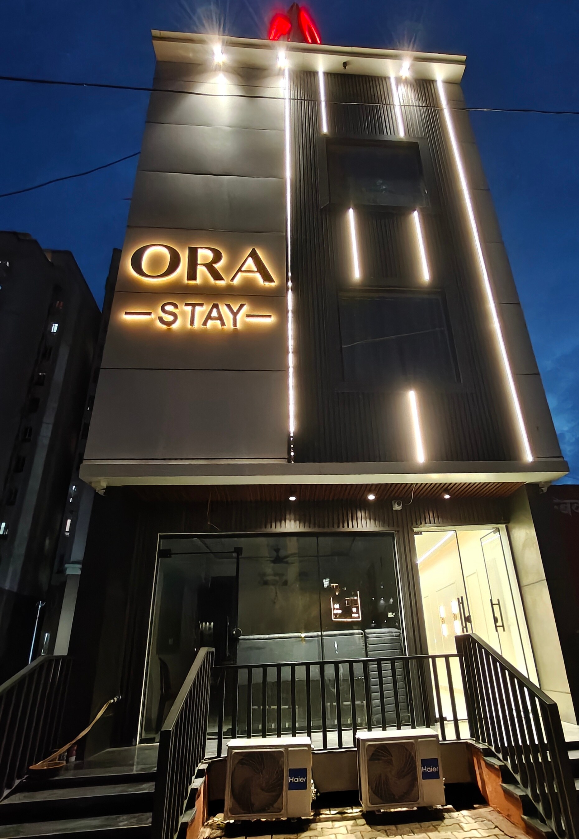 ORA STAY - Tap to explore photos