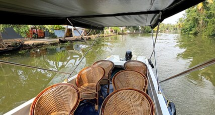 Birdwatcher Shikara Boating Room Type - Deluxe Room with Backwater View