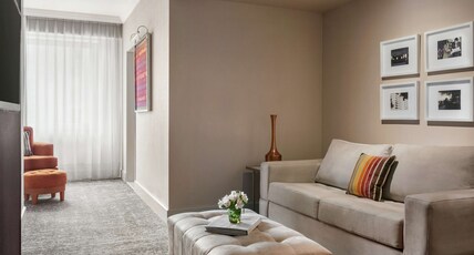 El Pardo DoubleTree by Hilton Room Type - 1 KING JR SUITE