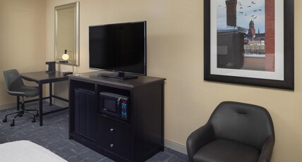 Hampton Inn by Hilton Lewiston-Auburn Room Type - 2 QNS HEARING ACC NOSMOK