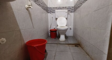 Oishi Plaza hotel Room Type - DOUBLE NON DELUX (Double Non AC) Oishi Plaza hotel Room Type - DOUBLE NON DELUX (Double Non AC)