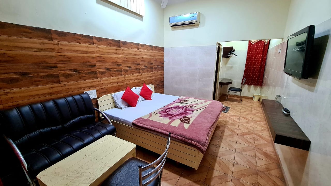 Hotel Holy City Paradises Inn - Tap to explore photos