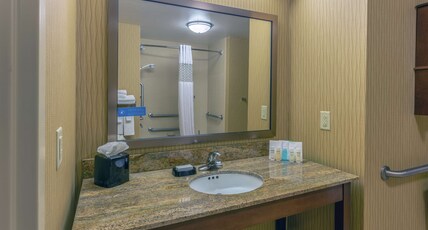 Hampton Inn by Hilton Baltimore/Owings Mills Room Type - 1KNG MOB HEAR ACC W TUB NS