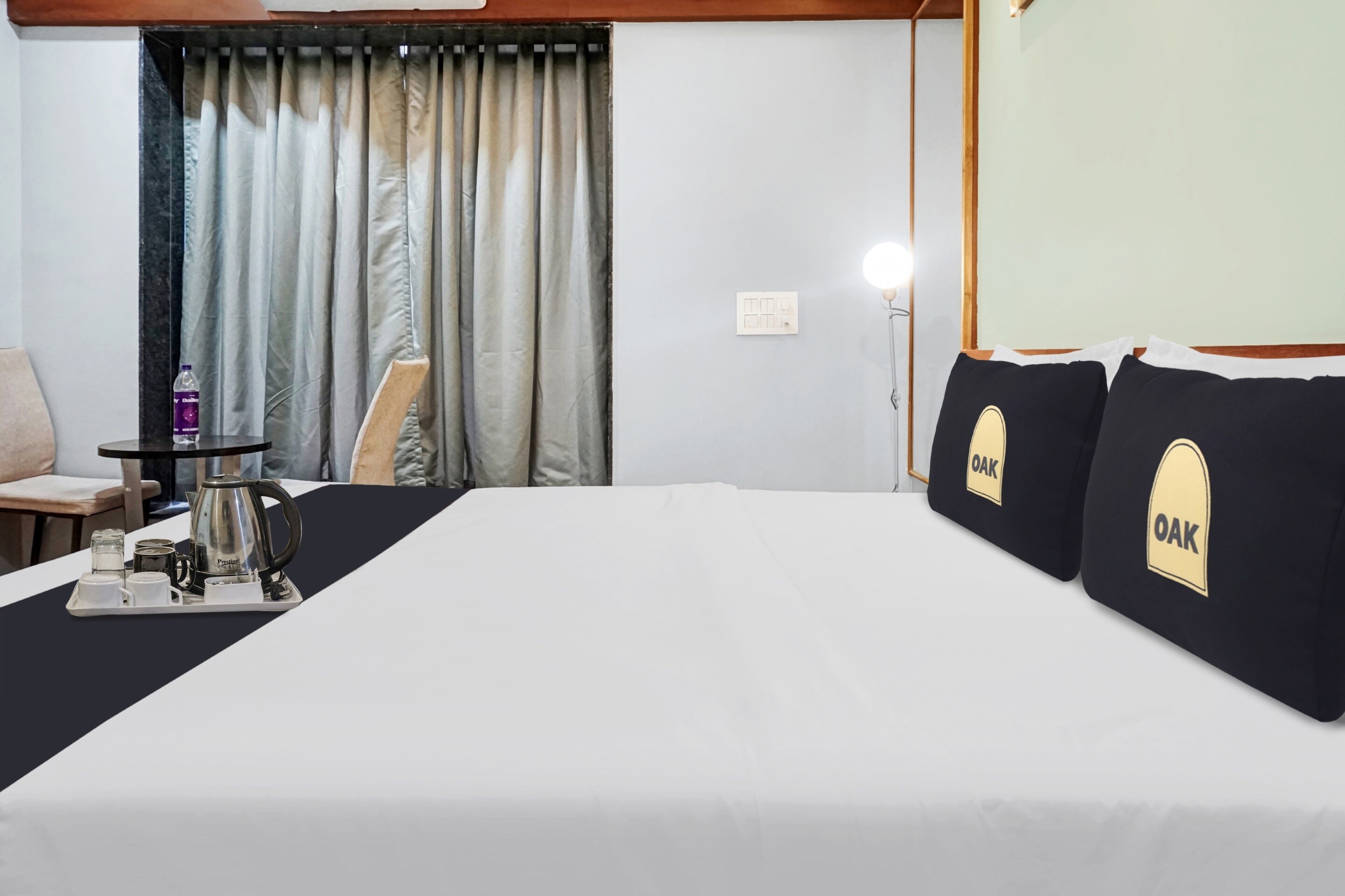 Super Townhouse OAK Hotel Rajmudra - Tap to explore photos