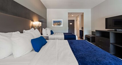 Best Western Plus Roland Inn & Suites Room Type - Accessible - Suite 2 Queen, Mobility Accessible, Bathtub, Sofabed, Non-Smoking, Full Breakfast