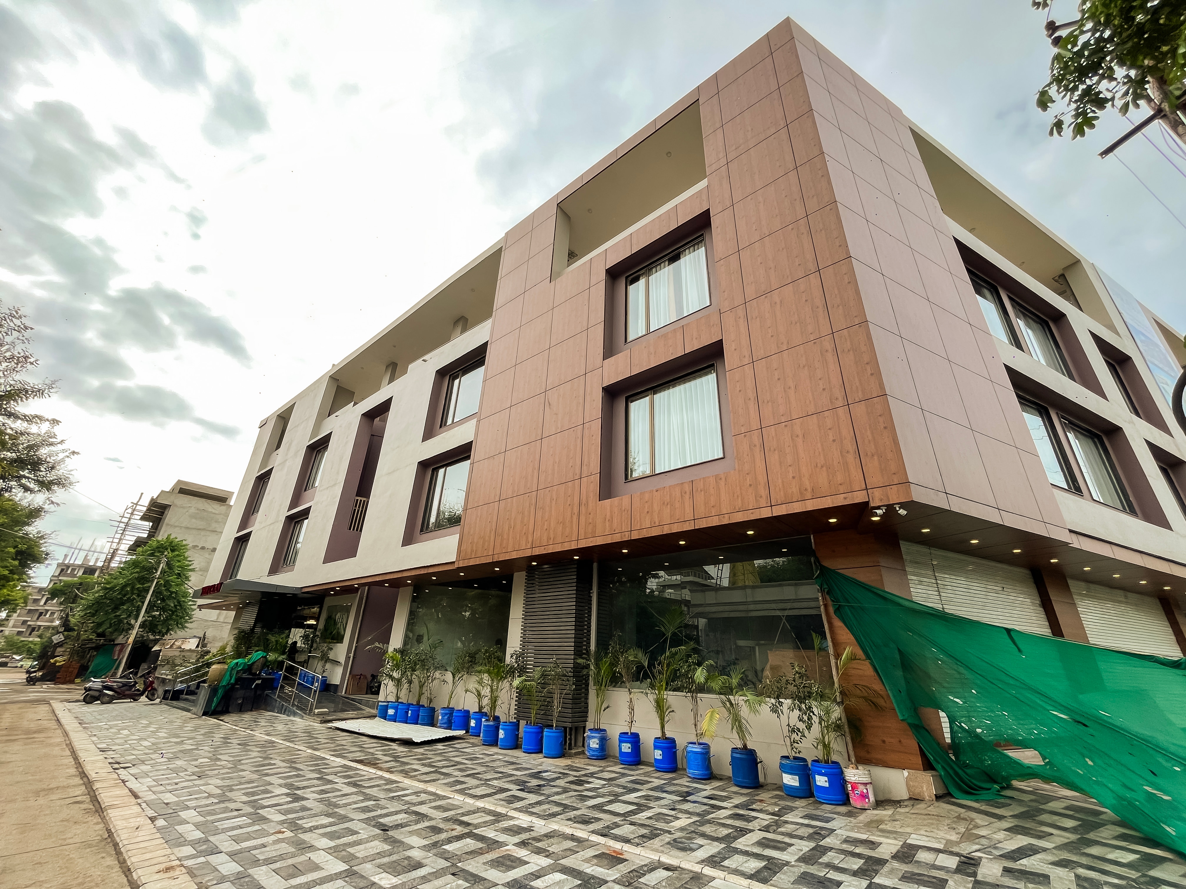 THE CLAN HOTEL - VIJAY NAGAR INDORE - Tap to explore photos
