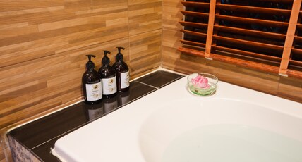 At Tree Hotel Thaphae Gate Chiangmai Room Type - Deluxe Corner