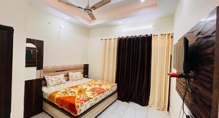Khatri Palace Room Type - Deluxe AC Room Khatri Palace Room Type - Deluxe AC Room