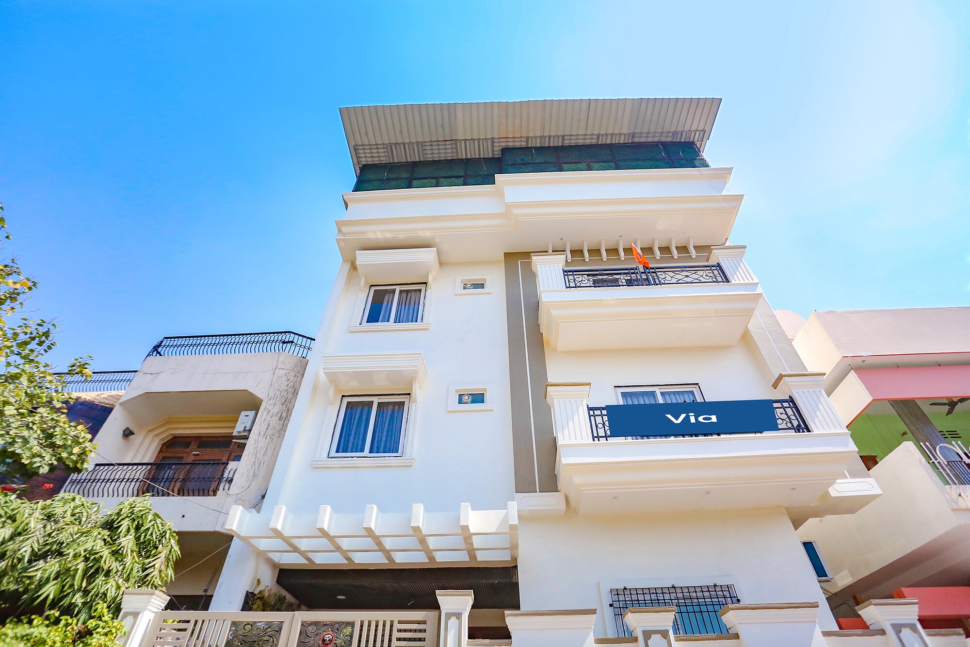 Via Aditya Guest House - Nr. Dasaswamedh Ghat - Tap to explore photos