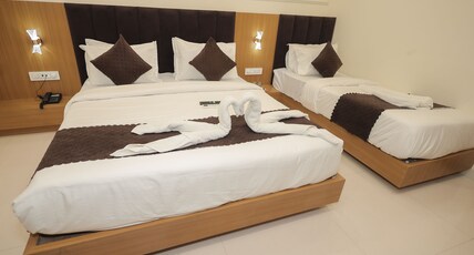 Hotel Neha Palace Room Type - Deluxe Triple Room