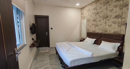 HOTEL PADMINI (A UNIT OF HORECA PLAZA) Room Type - Deluxe King Bed Room with City View HOTEL PADMINI (A UNIT OF HORECA PLAZA) Room Type - Deluxe King Bed Room with City View