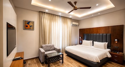Dee Park View Room Type - Newly Renovated Deluxe Room Dee Park View Room Type - Newly Renovated Deluxe Room