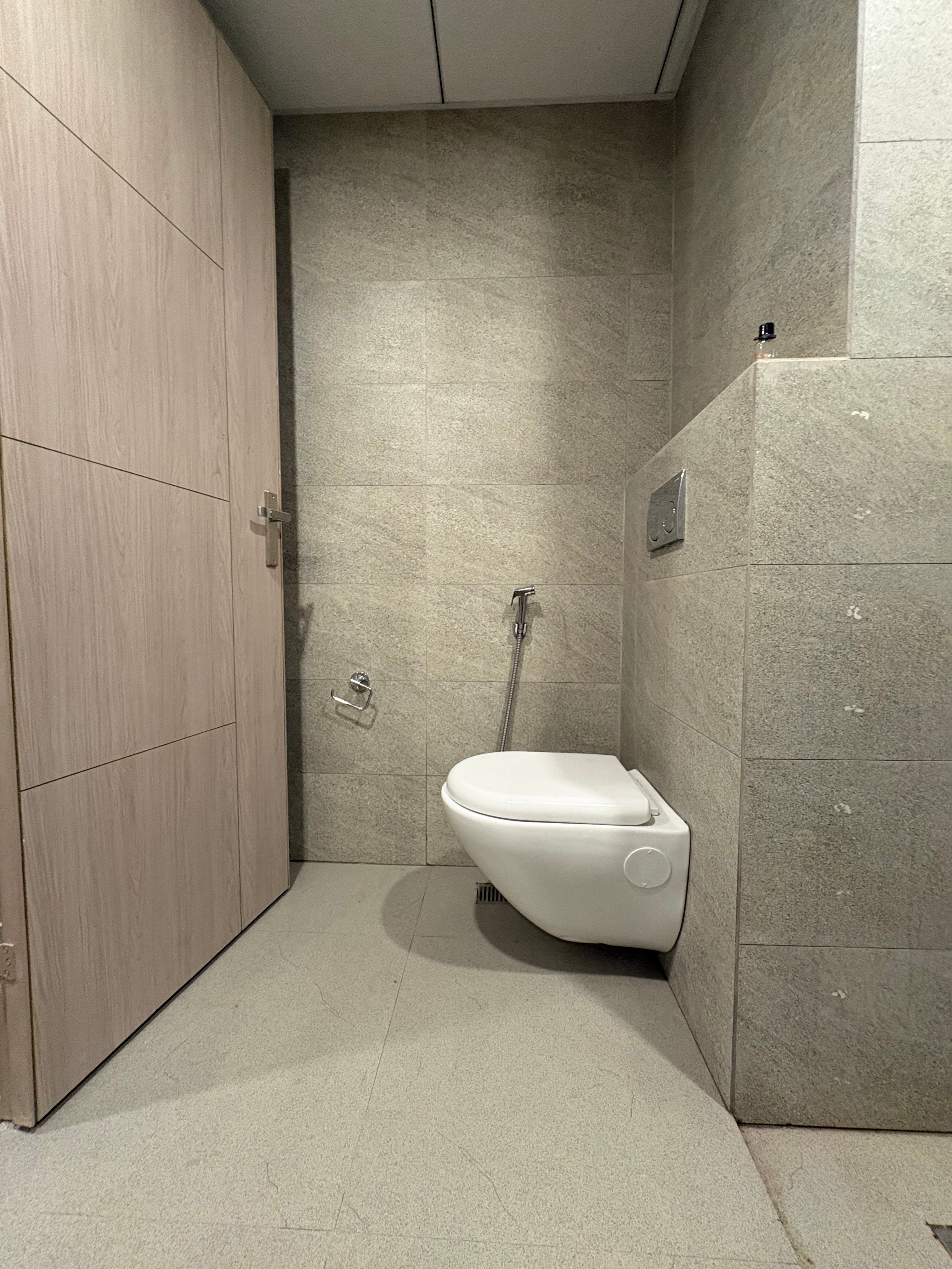 Omaxe luxury stay - Tap to explore photos
