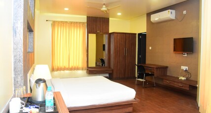 Hotel Paradise Room Type - Super Deluxe King Room