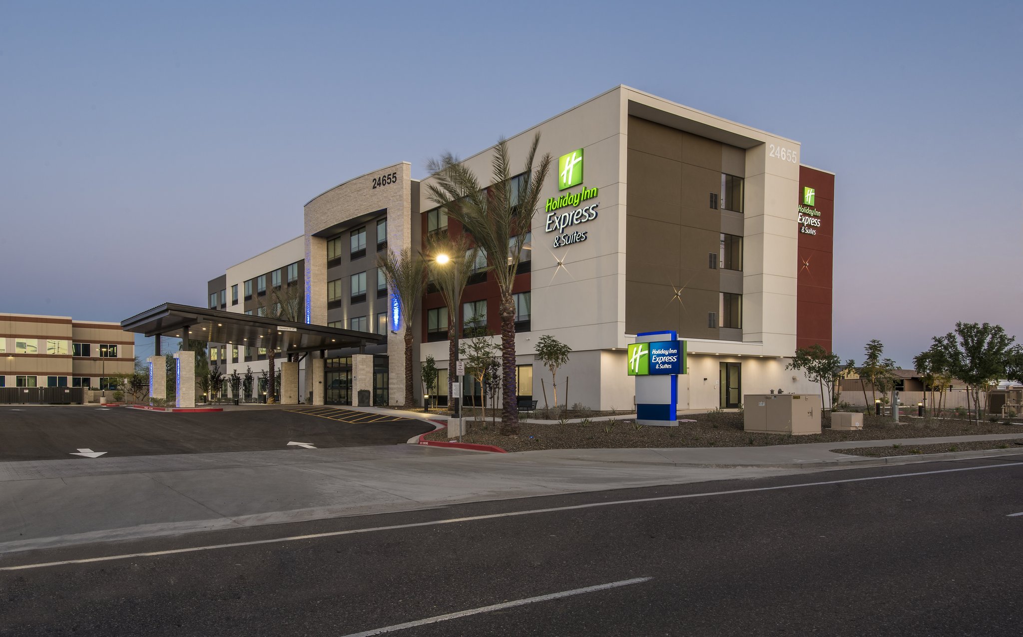 Holiday Inn Express & Suites Phoenix North - Happy Valley - Tap to explore photos