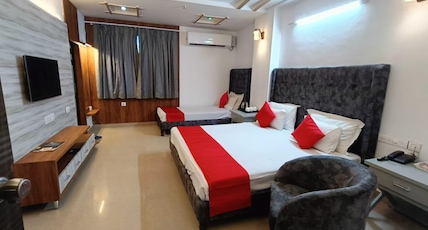 Hotel Omni Plaza Room Type - Executive Triple Bed Hotel Omni Plaza Room Type - Executive Triple Bed