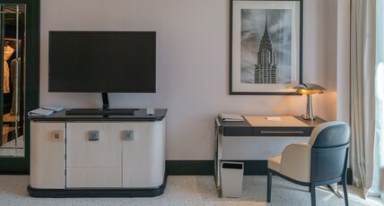 Waldorf Astoria Doha West Bay by Hilton Room Type - KING DELUXE ACCESSIBLE RM