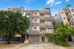 SPOT ON The Gilded Petals