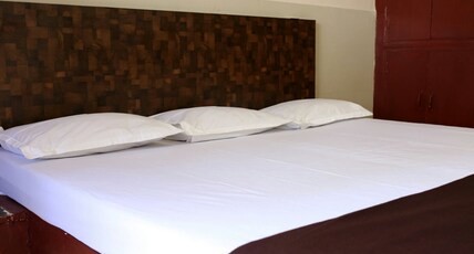 Hotel Traveller's Inn Room Type - Six Bedded Non Ac Room