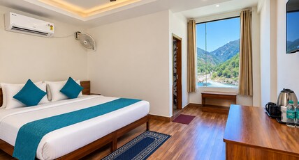 Wild Vista Marchula Resort Room Type - Deluxe Room with Mountain & Pool View