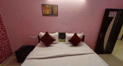 Hotel Chhavi Holidays Room Type - Super Deluxe Room