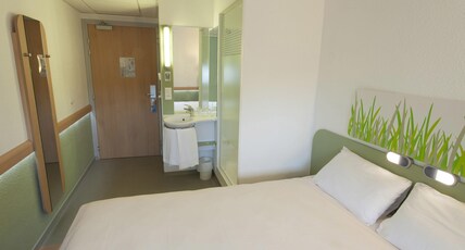 ibis budget Cherbourg La Glacerie Room Type - Double Room with a large bed for 2 people