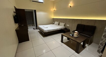 HOTEL GALAXY Room Type - Executive Deluxe Room