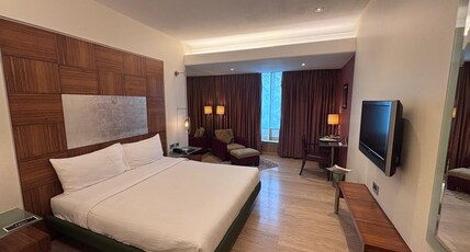 Mirage Hotel, Mumbai International Airport Room Type - Executive Club Room with Bathtub
