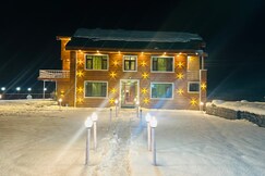Hotel Thajwass Glacier