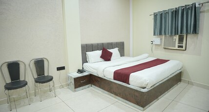 Hotel PLC Grand Varanasi Room Type - Deluxe Room
