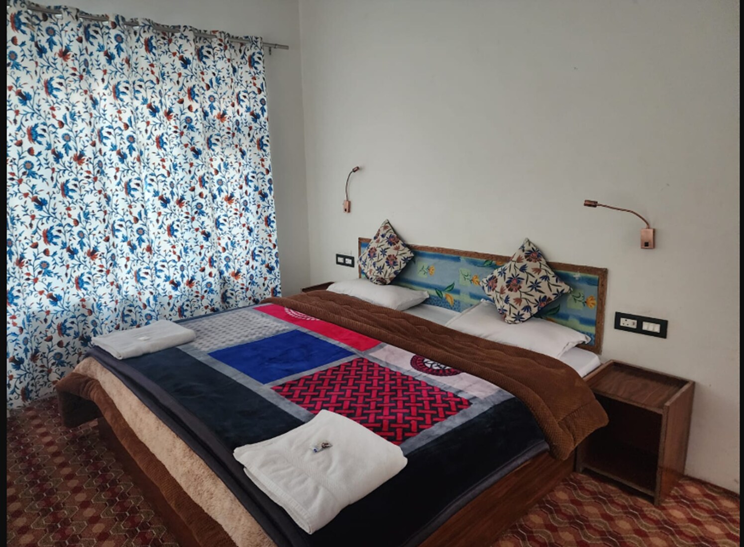 Tip Top Pahalgam - Tap to explore photos