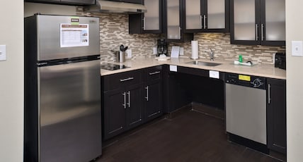 Staybridge Suites Rochester Room Type - 1 Kng 2 Dbl Beds 2 Bdrm Access Tub
