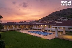 StayVista at Amalfi - Pool, Wi-Fi, Jacuzzi