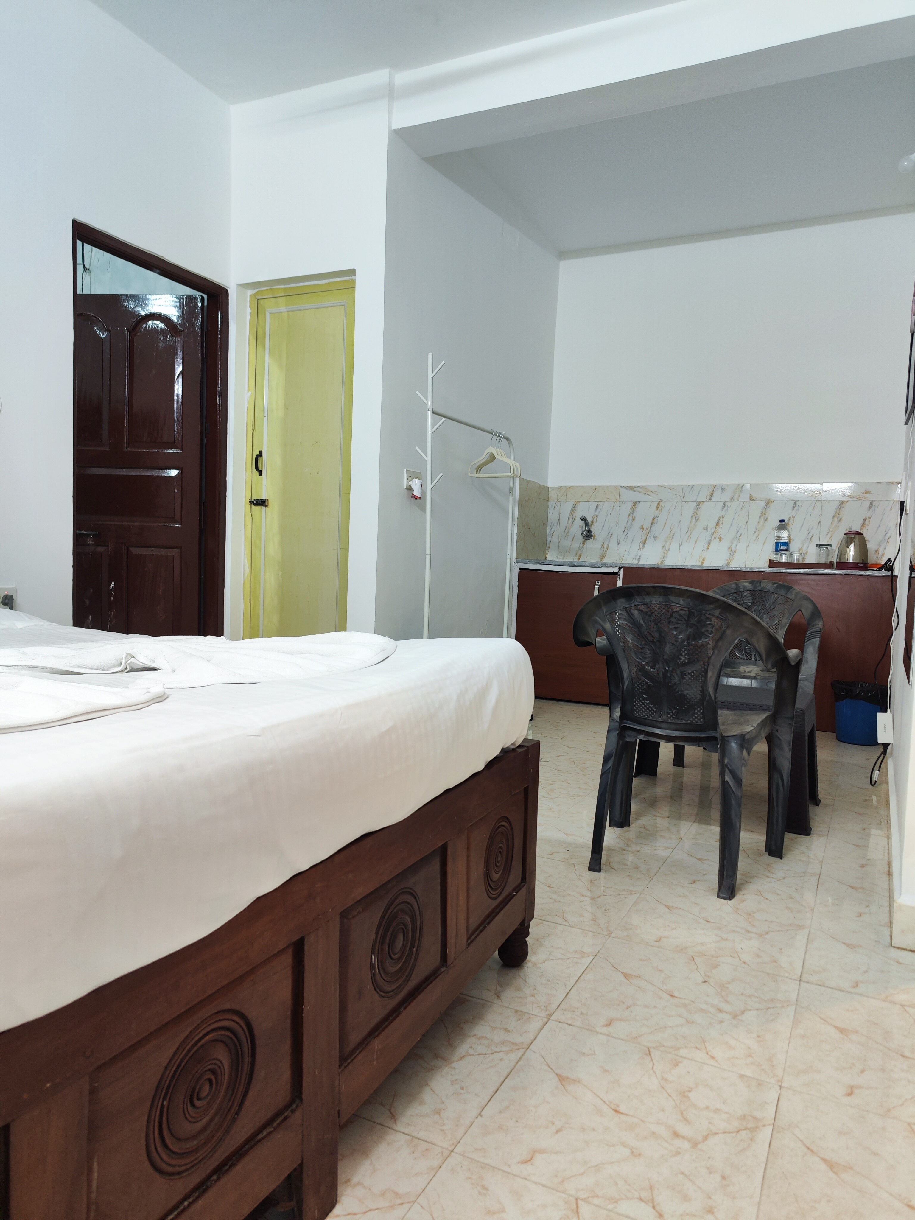 Quiet Coastal Hideaway Studio near Candolim Beach - Tap to explore photos