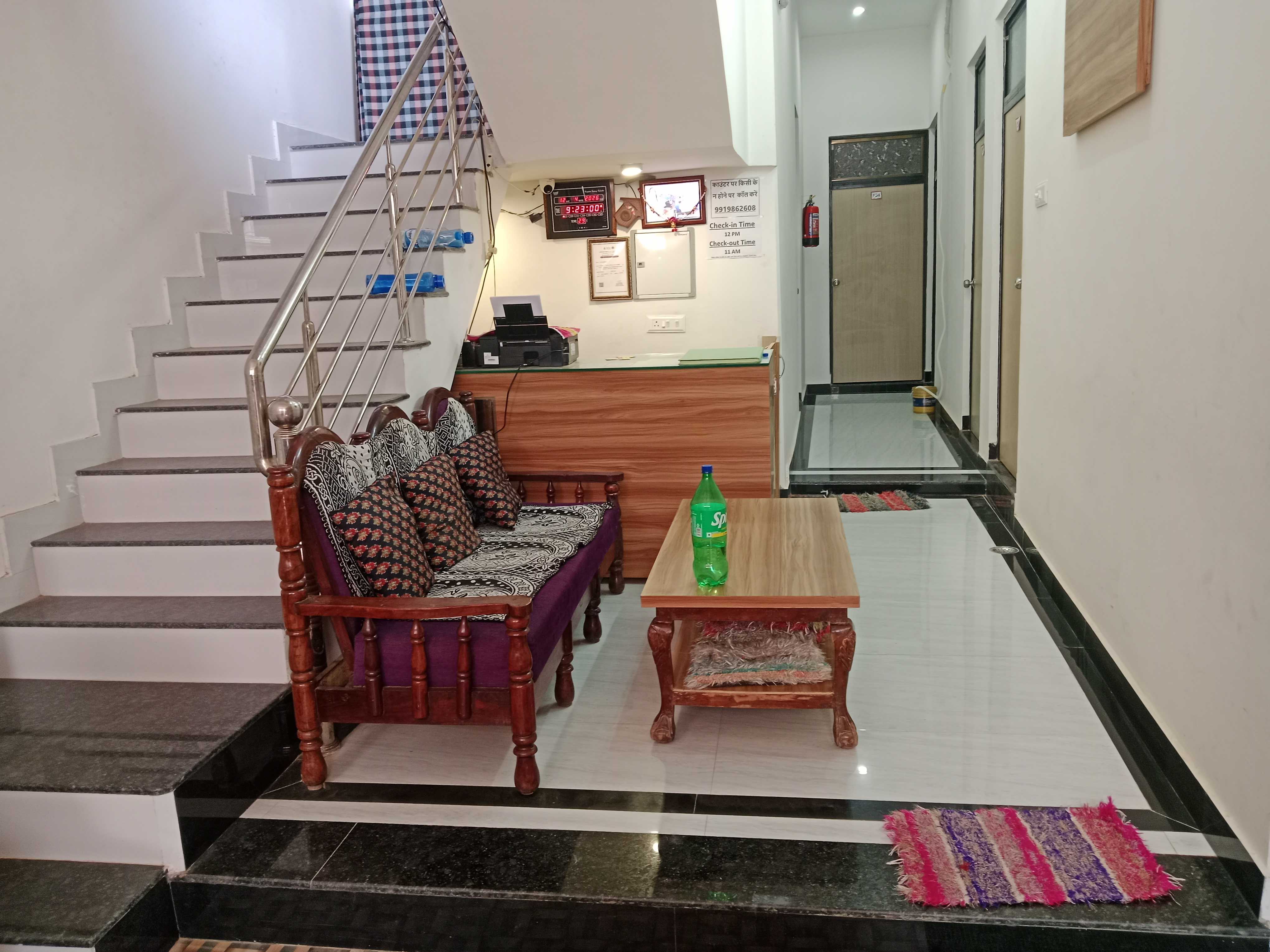 Hotel O RAJ PALACE HOMESTAY B&B - Tap to explore photos