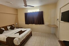 Shanti's Hotel Rahil Inn