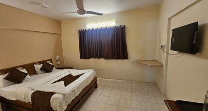 Shanti's Hotel Rahil Inn Room Type - Deluxe AC Room