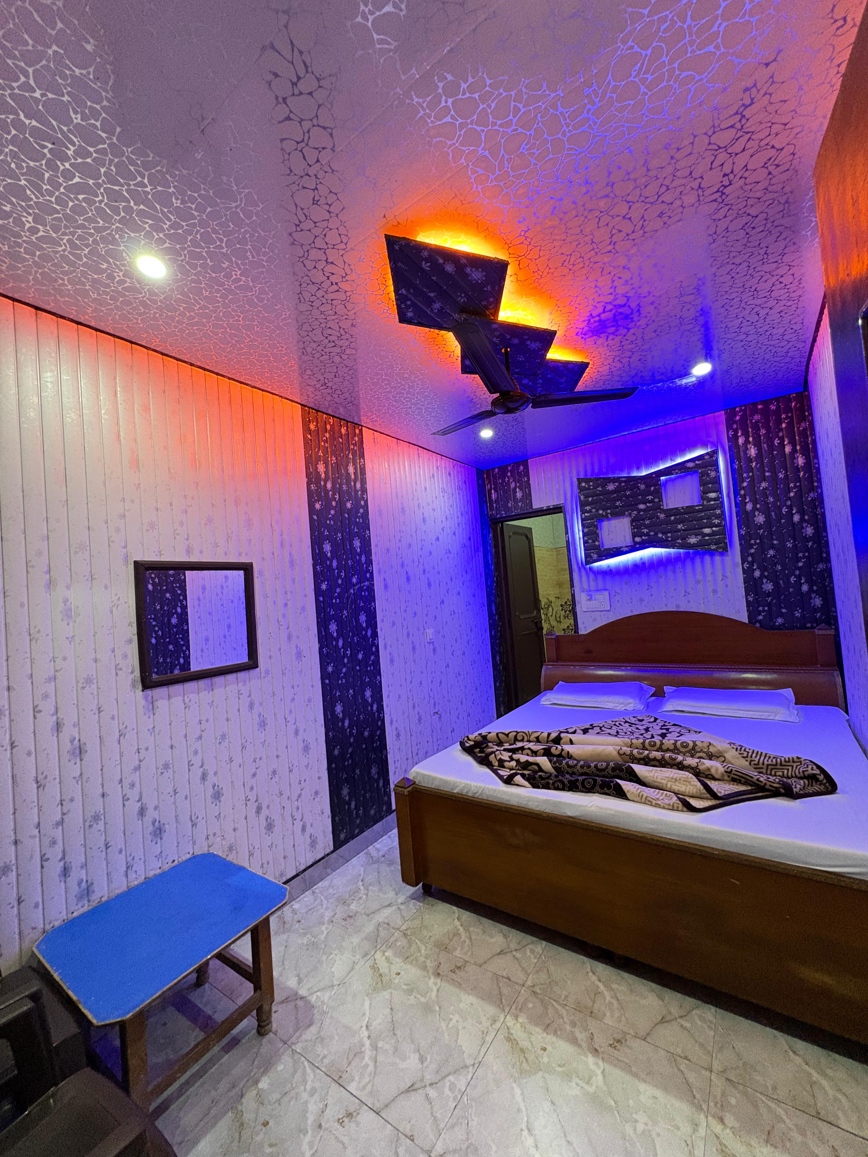 Hotel Shree Om - Tap to explore photos