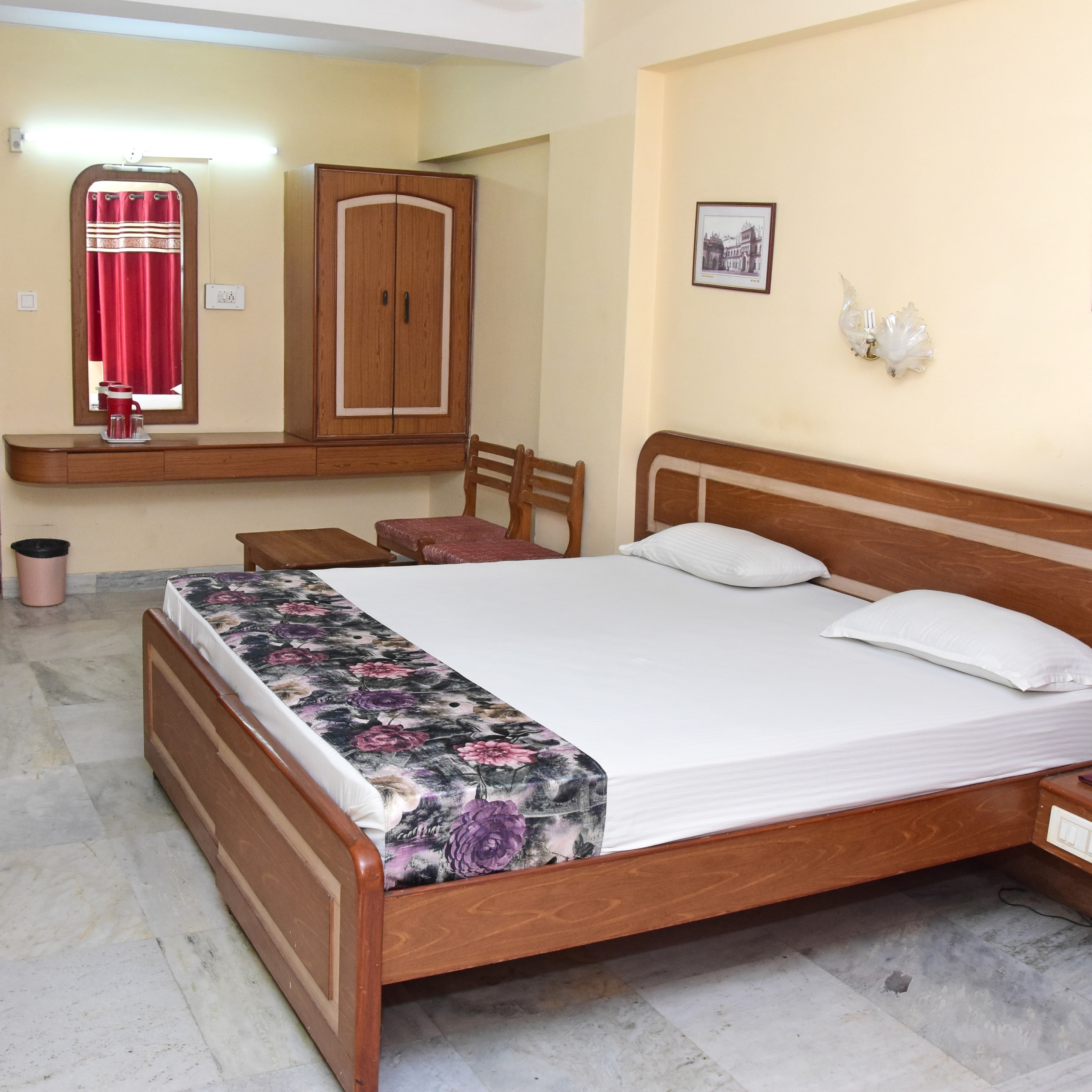 Park Hotel - Tap to explore photos