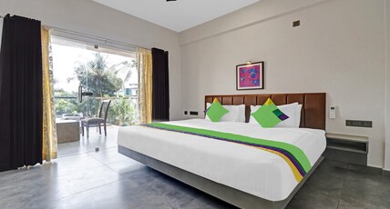 Treebo Grand Vistara Airport Suites, 500m from Cochin International Airport Room Type - Deluxe Room