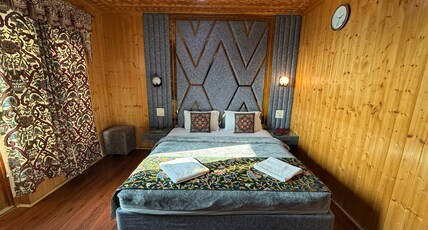 Srichan Resorts Pahalgam Room Type - Hill Side Deluxe